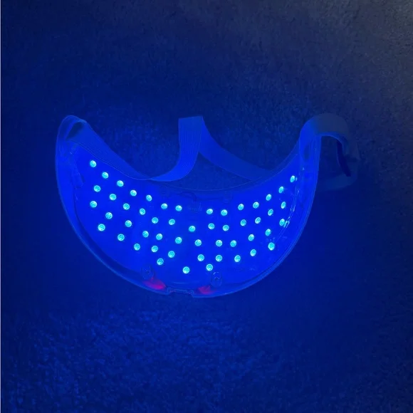 LED Light Therapy Mask & Neck Device - Picture 10 of 13